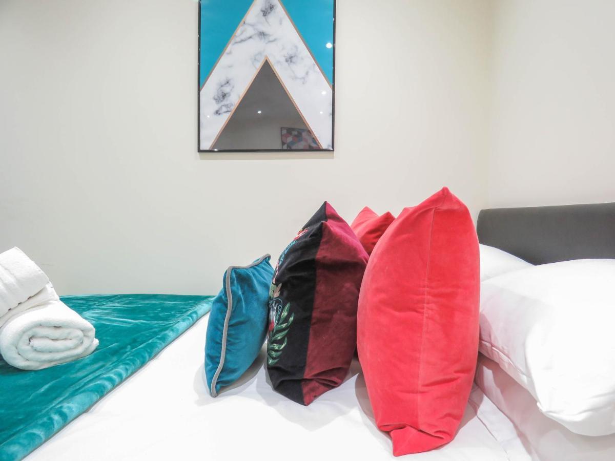 Tudors Esuites Four Bedroom House Μπέρμιγχαμ Εξωτερικό φωτογραφία