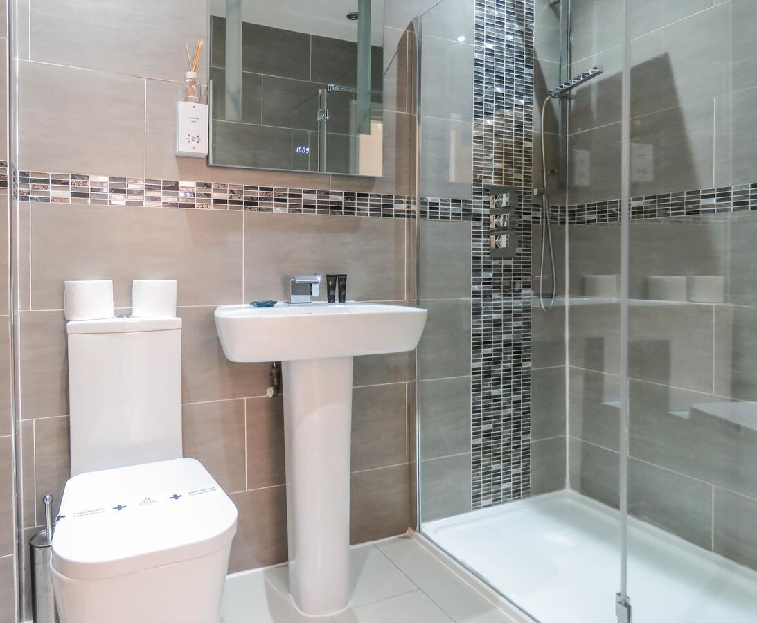Tudors Esuites Four Bedroom House Μπέρμιγχαμ Εξωτερικό φωτογραφία