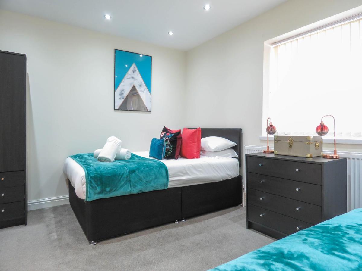 Tudors Esuites Four Bedroom House Μπέρμιγχαμ Εξωτερικό φωτογραφία