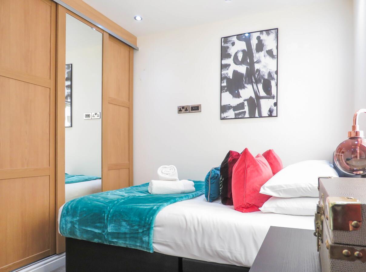 Tudors Esuites Four Bedroom House Μπέρμιγχαμ Εξωτερικό φωτογραφία