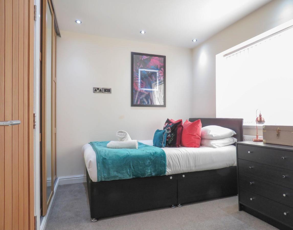Tudors Esuites Four Bedroom House Μπέρμιγχαμ Εξωτερικό φωτογραφία