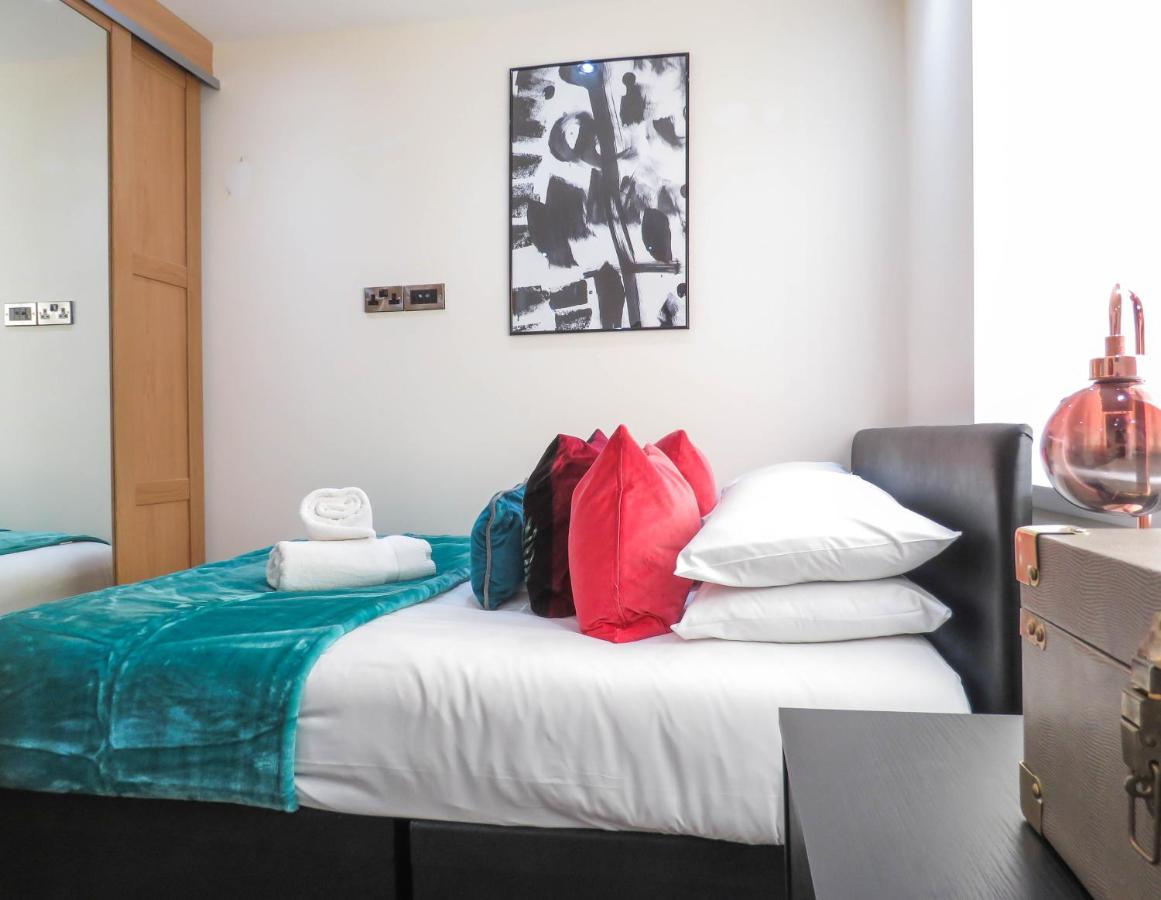 Tudors Esuites Four Bedroom House Μπέρμιγχαμ Εξωτερικό φωτογραφία
