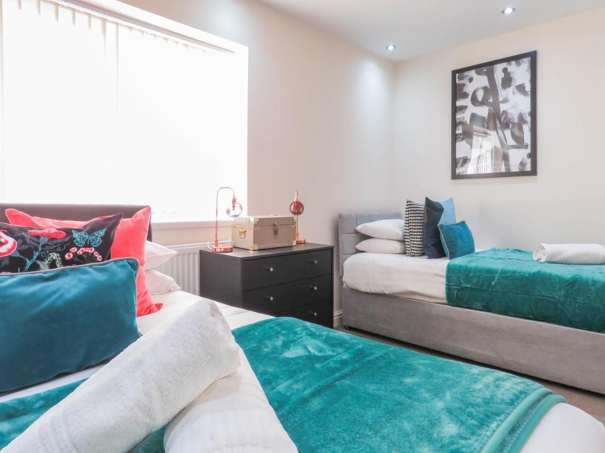 Tudors Esuites Four Bedroom House Μπέρμιγχαμ Εξωτερικό φωτογραφία